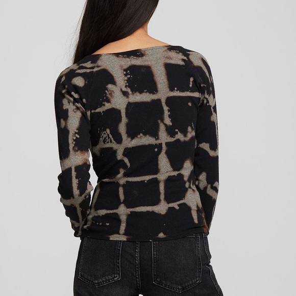 CHASER RECYCLED VINTAGE RIB LONG SLEEVE TOP WITH TWIST DETAIL - Picture 3 of 12